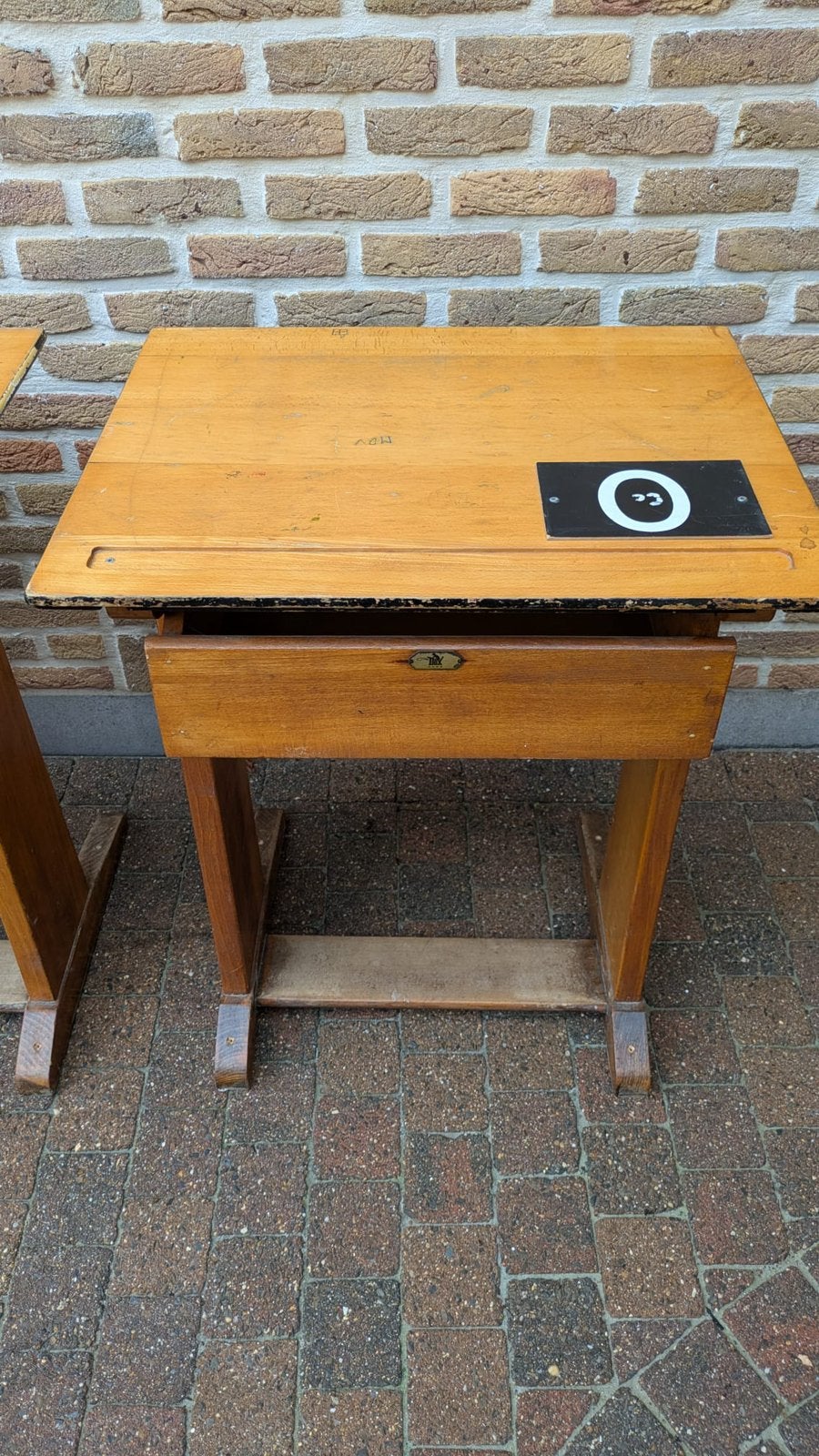 Bancs d'école anciens, Enlèvement
