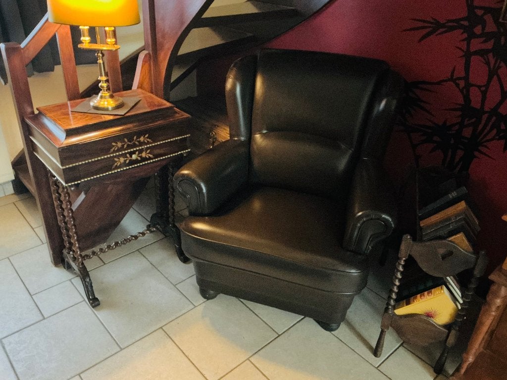 PETIT FAUTEUIL A OREILLES EN CUIR VINTAGE, Enlèvement