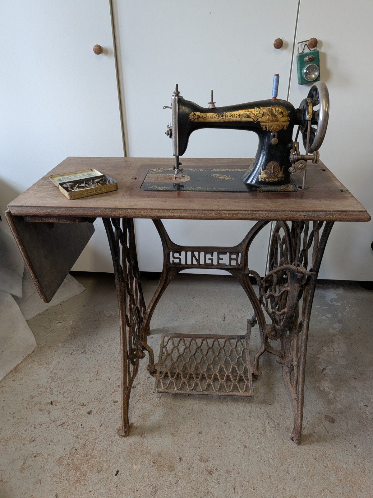 antieke naaimachine, Enlèvement