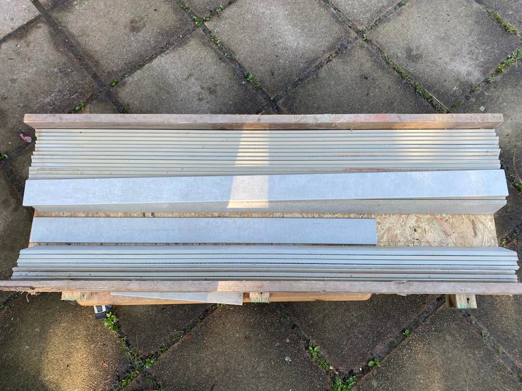 Tegel plinten ~27m, Ophalen, Zo goed als nieuw, Plinten