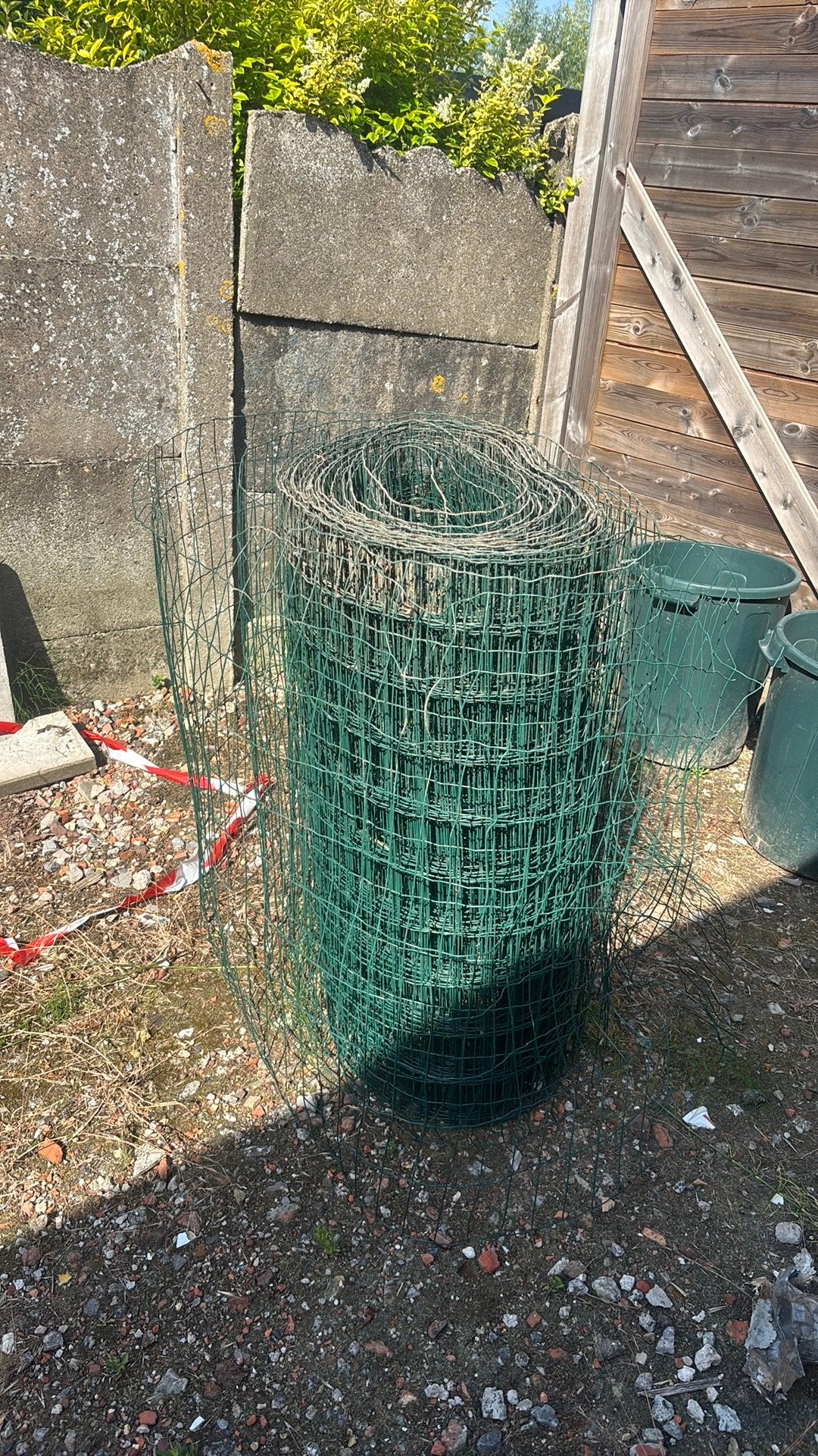 Bekaerd draad.  Hoogte 1 meter lengte onbekend, Ophalen, Gebruikt, Raster