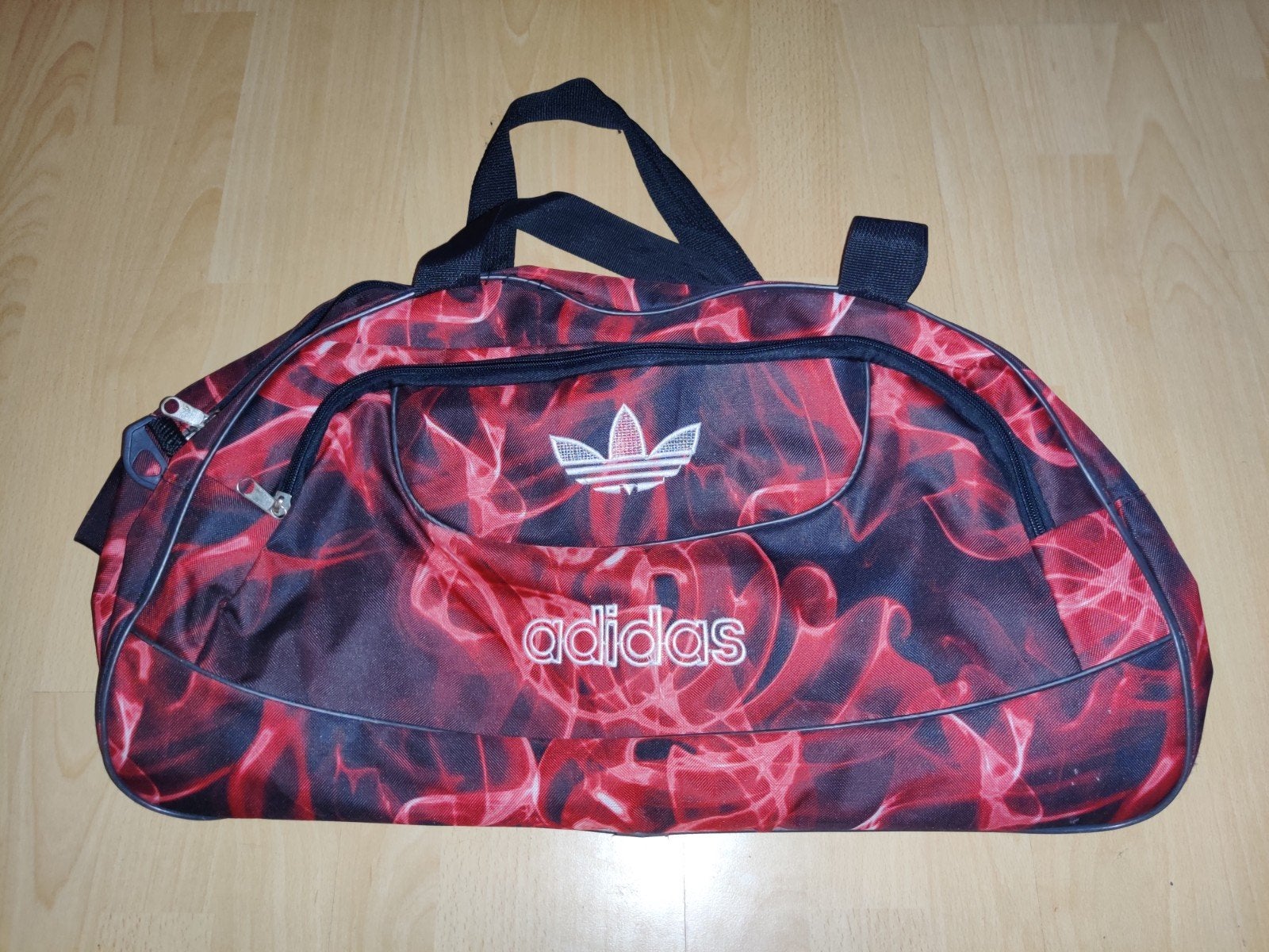 sac de sport adidas, motif feu, Enlèvement
