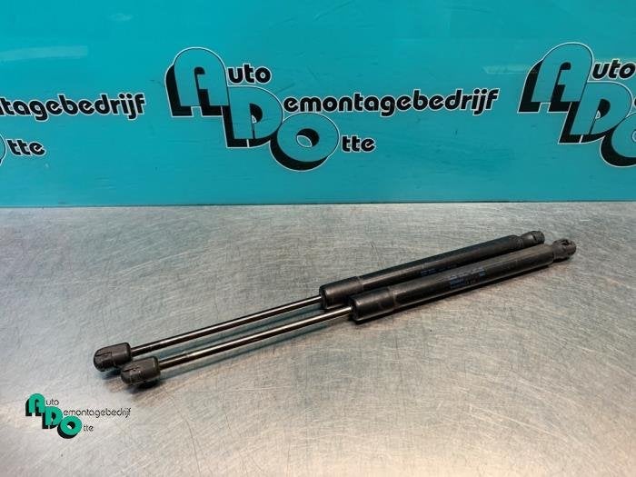 Kit amortisseur gaz hayon d'un Volkswagen Golf (Golf 09-), Autos : Pièces & Accessoires, Carrosserie & Tôlerie, Volkswagen, Utilisé