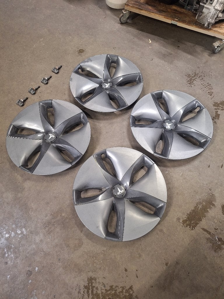 4x ORIGINELE Tesla Model 3 Aero Wieldoppen 18 inch, Auto diversen, Ophalen, Zo goed als nieuw