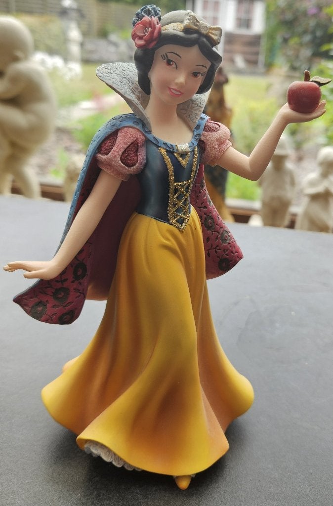 Disney beeldje Sneeuwwitje Met Rode Appel, Verzamelen, Disney, Ophalen of Verzenden, Sneeuwwitje of Doornroosje, Zo goed als nieuw