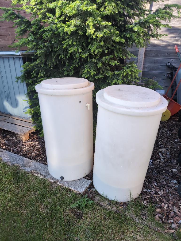 2x zoutvat voor waterontharder (+ 2x 60l waterontharder), Elektronische apparatuur, Waterontharders, Ophalen, Gebruikt, Waterontharder met zout