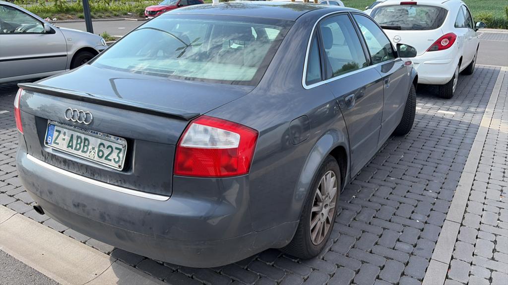 Audi A4 Essence 2003 (moteur 2.0), Autos, Audi, Achat, Entreprise, Boîte manuelle, A4
