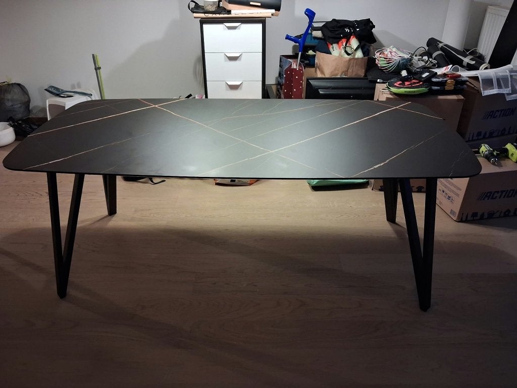 Table noir en mélaminé 6 personnes, 150 à 200 cm, Cinq personnes ou plus, Comme neuf, Enlèvement