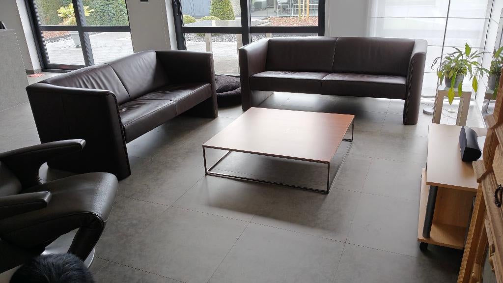 Jori Ascot design salontafel notelaar, Huis en Inrichting, Ophalen, Gebruikt, Vierkant, Tijdloos design door POCCI + DONDOLI
