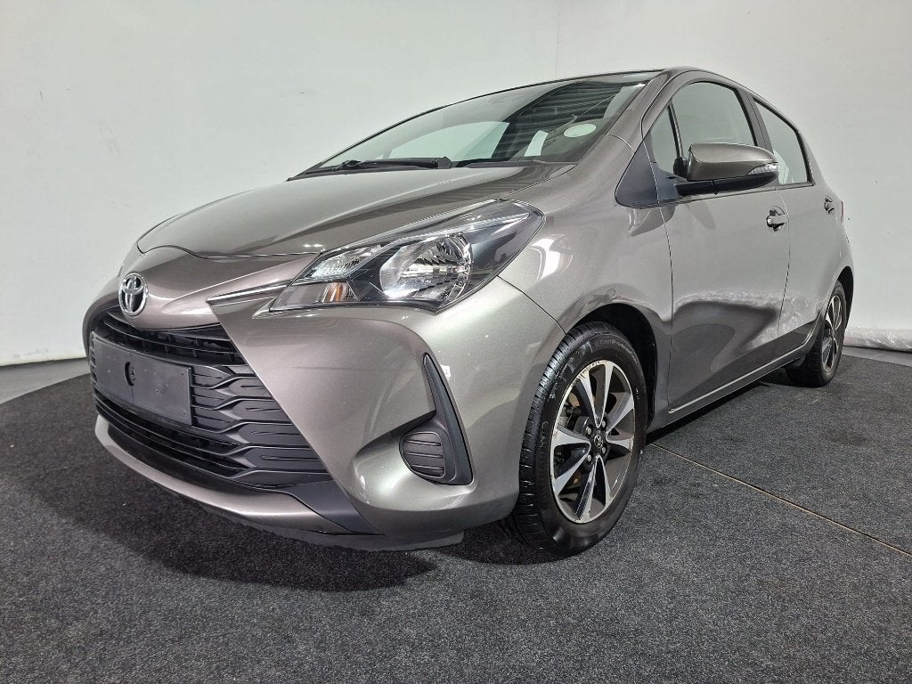 Toyota Yaris Automaat, Stof, 4 cilinders, https://public.car-pass.be/vhr/ff1bb764-9899-4177-b66a-0afed2e13bef, USB