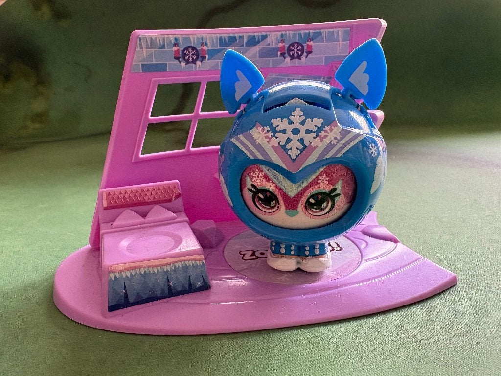 Zoobles - kamertje met transformeerbaar poppetje (Frostiez), Ophalen of Verzenden, Zo goed als nieuw