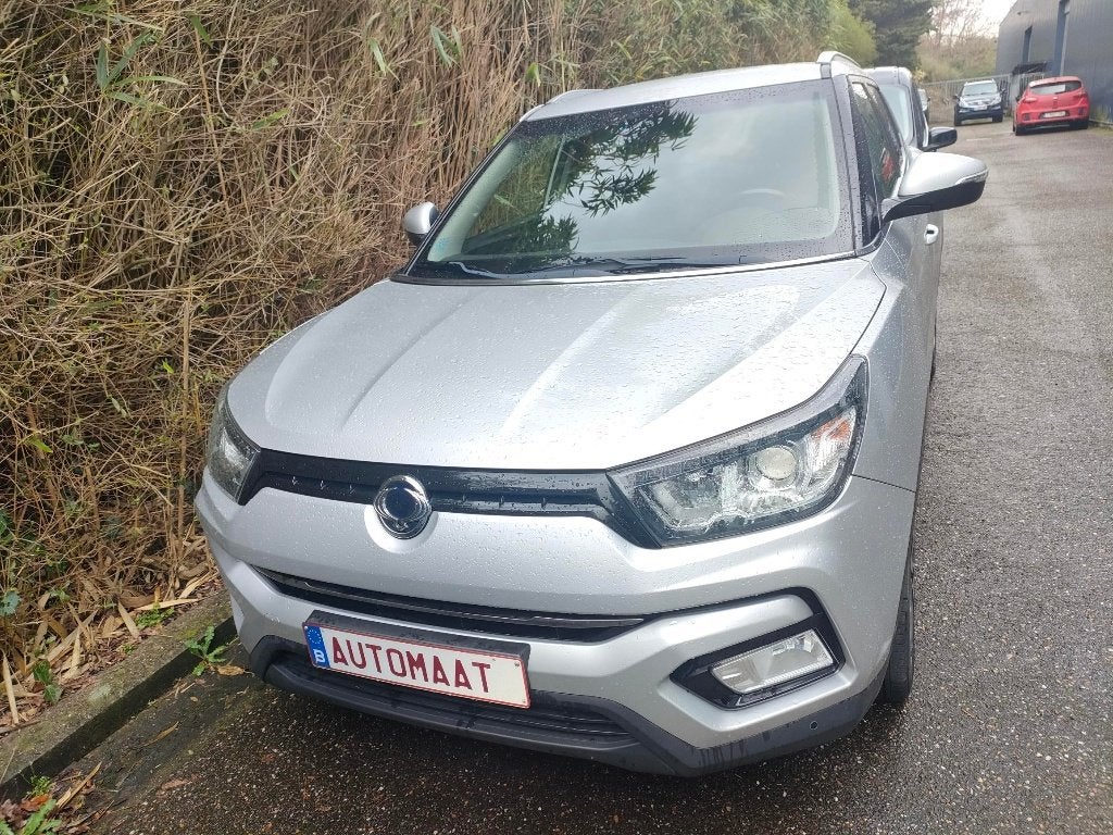SsangYong Tivoli 1.6 Forward Benzine 2WD Automaat, Auto's, SsangYong, Automatische klimaatregeling, Euro 6, 4 cilinders, Leder en Stof