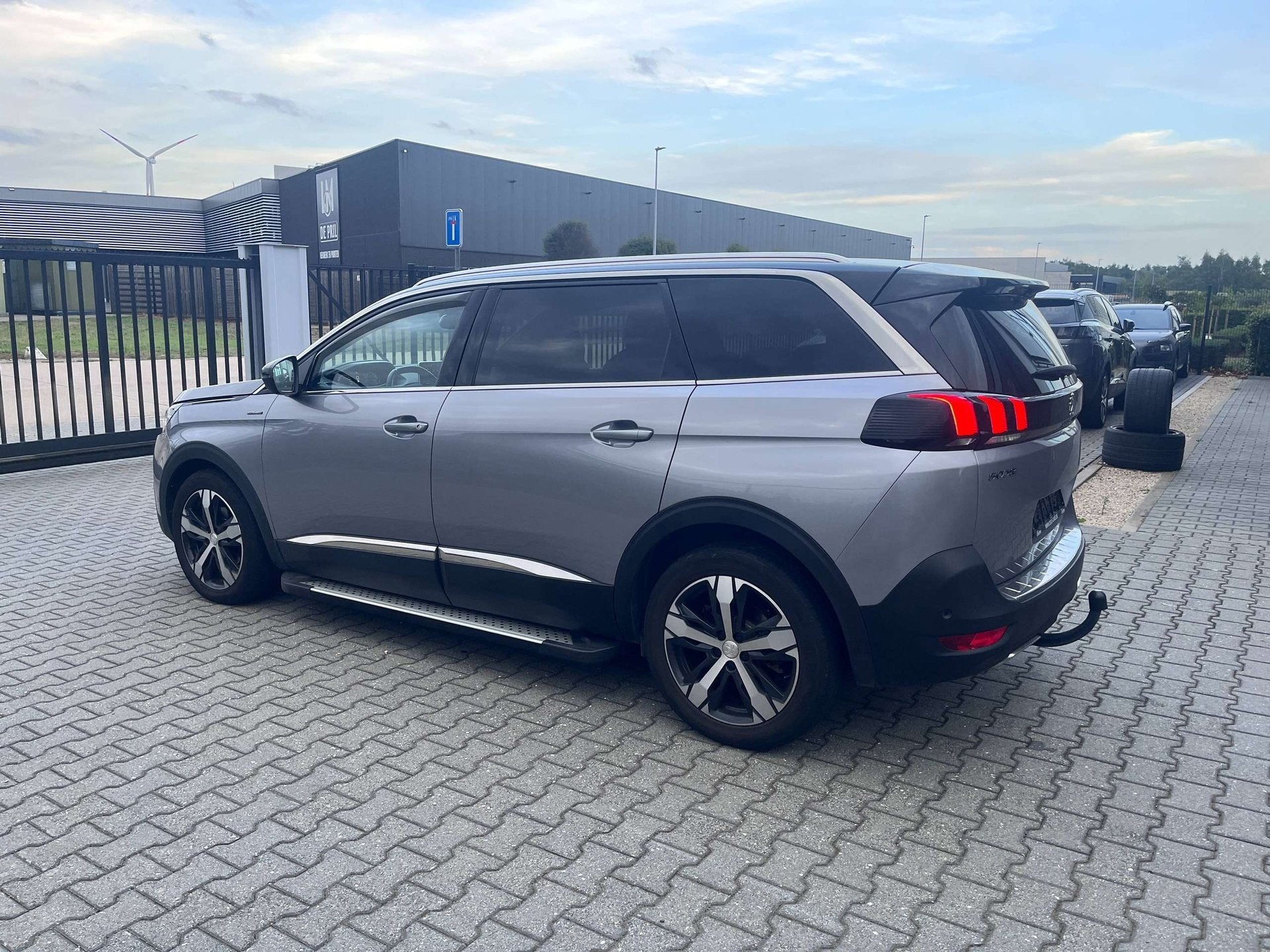 Peugeot 5008 1.6 GT 180pk 7-zit/Trekhaak/LED/Massage/Leder/K, Auto's, Automaat, Dealer onderhouden, Gebruikt, 4 cilinders