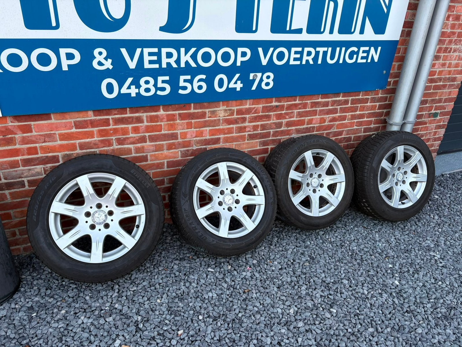 Mercedes E klasse All season banden met wielen 225/55 R16, Auto-onderdelen, Banden en Velgen, Ophalen, Gebruikt, 255 mm, 16 inch