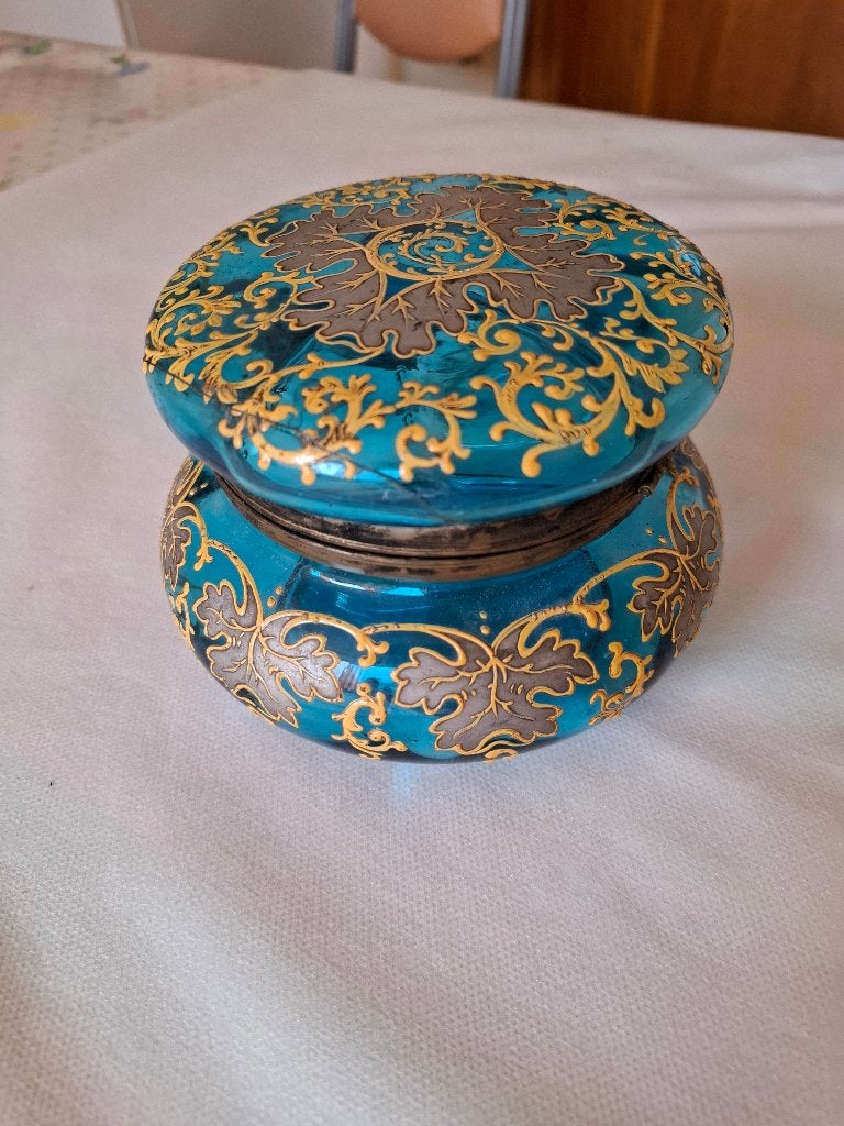 Snoeppot van glas, Ophalen