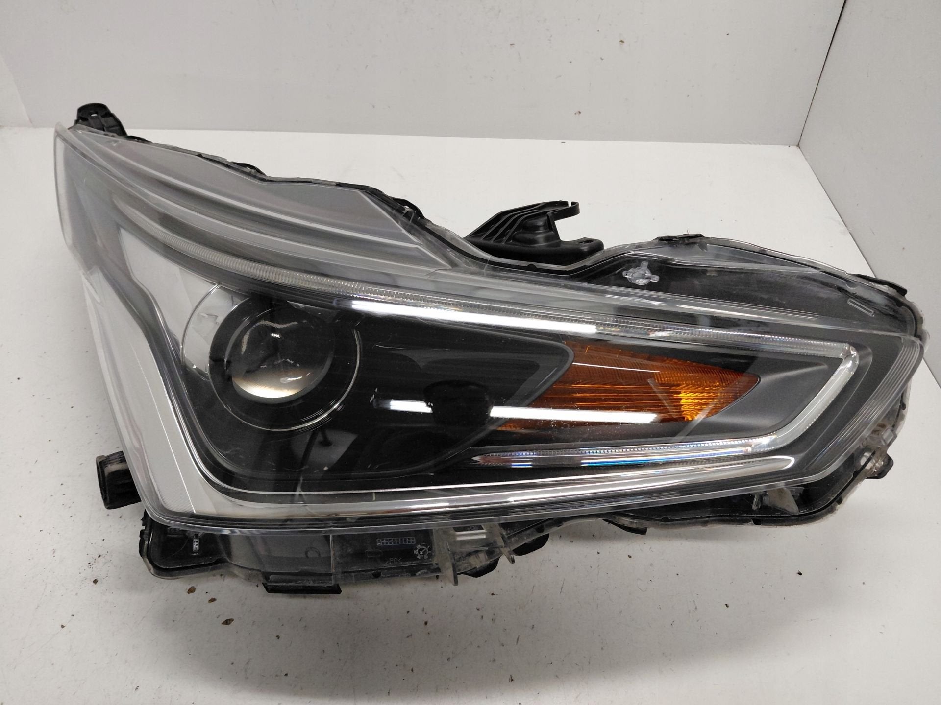 Toyota Aygo II Koplamp Rechts, Info@toyota.co.jp, Gebruikt, Toyota Motor Corporation, Toyota-Cho 1
471-8571  Toyota City