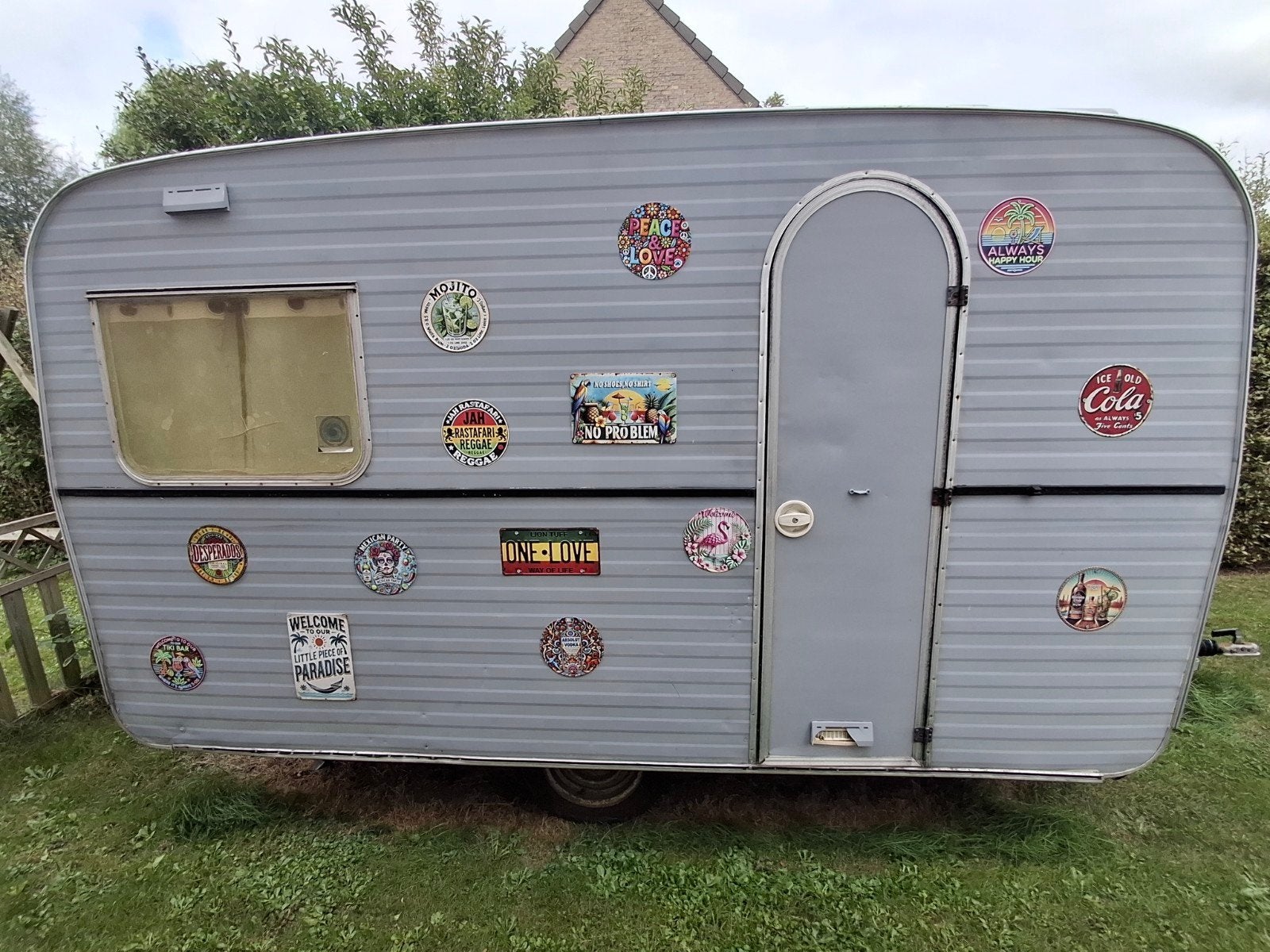 Digue caravan 1978 -750 kg met luifel en luifelstang, Caravans en Kamperen, Overige merken, Tot en met 4, Tot 4 meter, Tot 500 kg