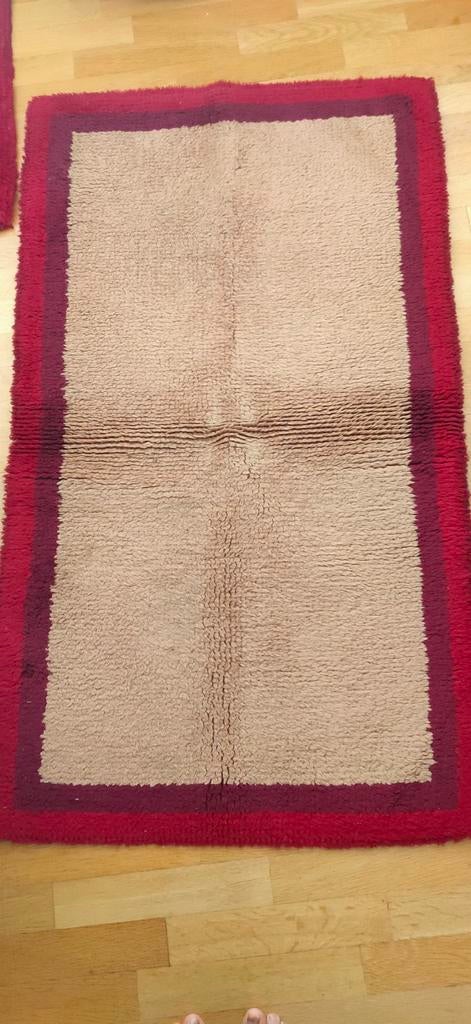 Lot de 2 petits tapis identiques 118/72cm beige et rouge., Ophalen