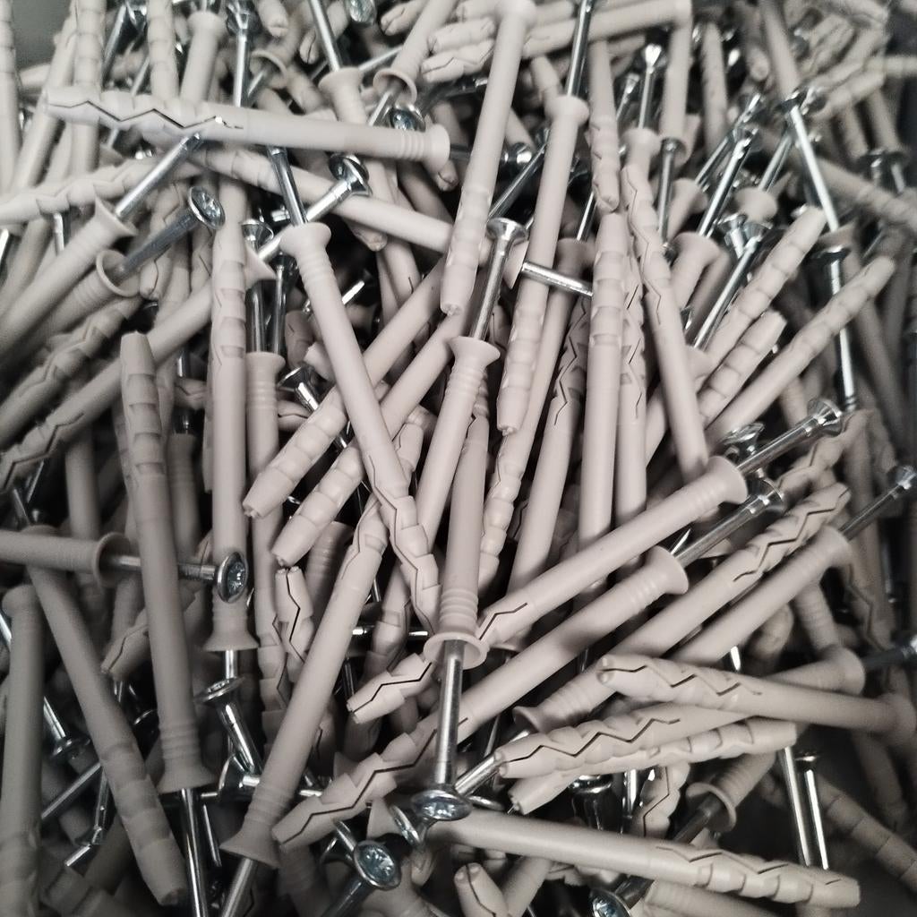 Plugs de combat, Enlèvement, Chevilles