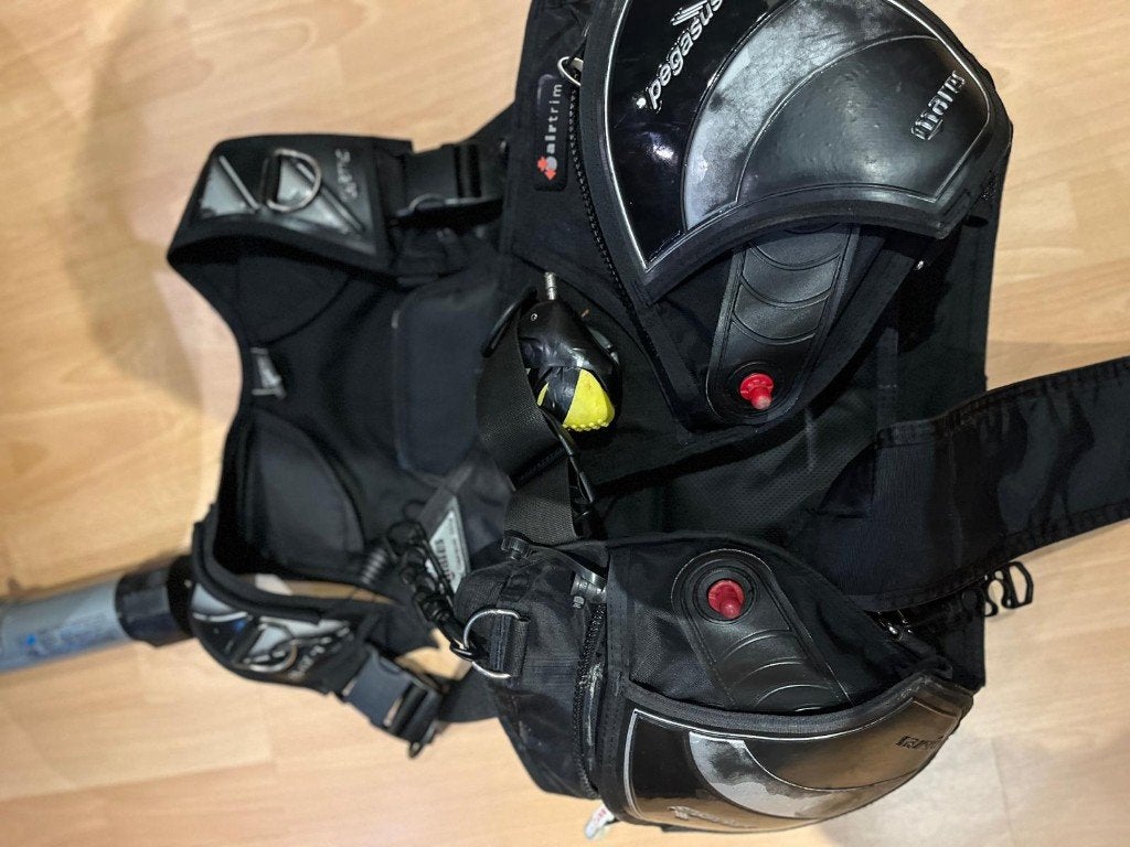 Gilets Airtrim 2 Mares taille L, Sports nautiques & Bateaux, Plongée, Enlèvement, Utilisé