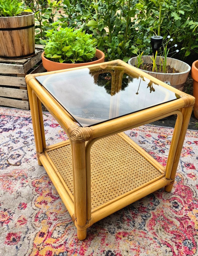Vintage rotan bijzettafel met glasplaat, Minder dan 55 cm, Gebruikt, Vierkant, Hout