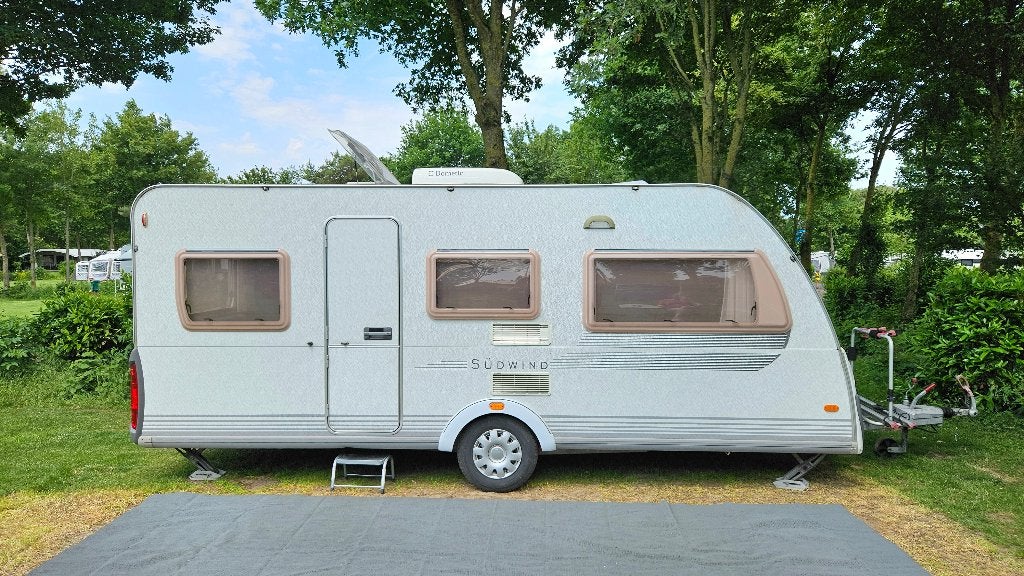 Knaus 6-persoons caravan, luifel, voortent én AIRCO!, Coin salon convertible, Jusqu'à 6, 5 à 6 mètres, Particulier