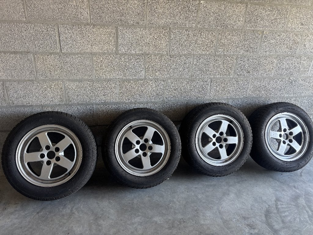 Audi A4 winterbanden Goodyear Ultra grip 205/60R16, Ophalen, Gebruikt, 16 inch, Banden en Velgen