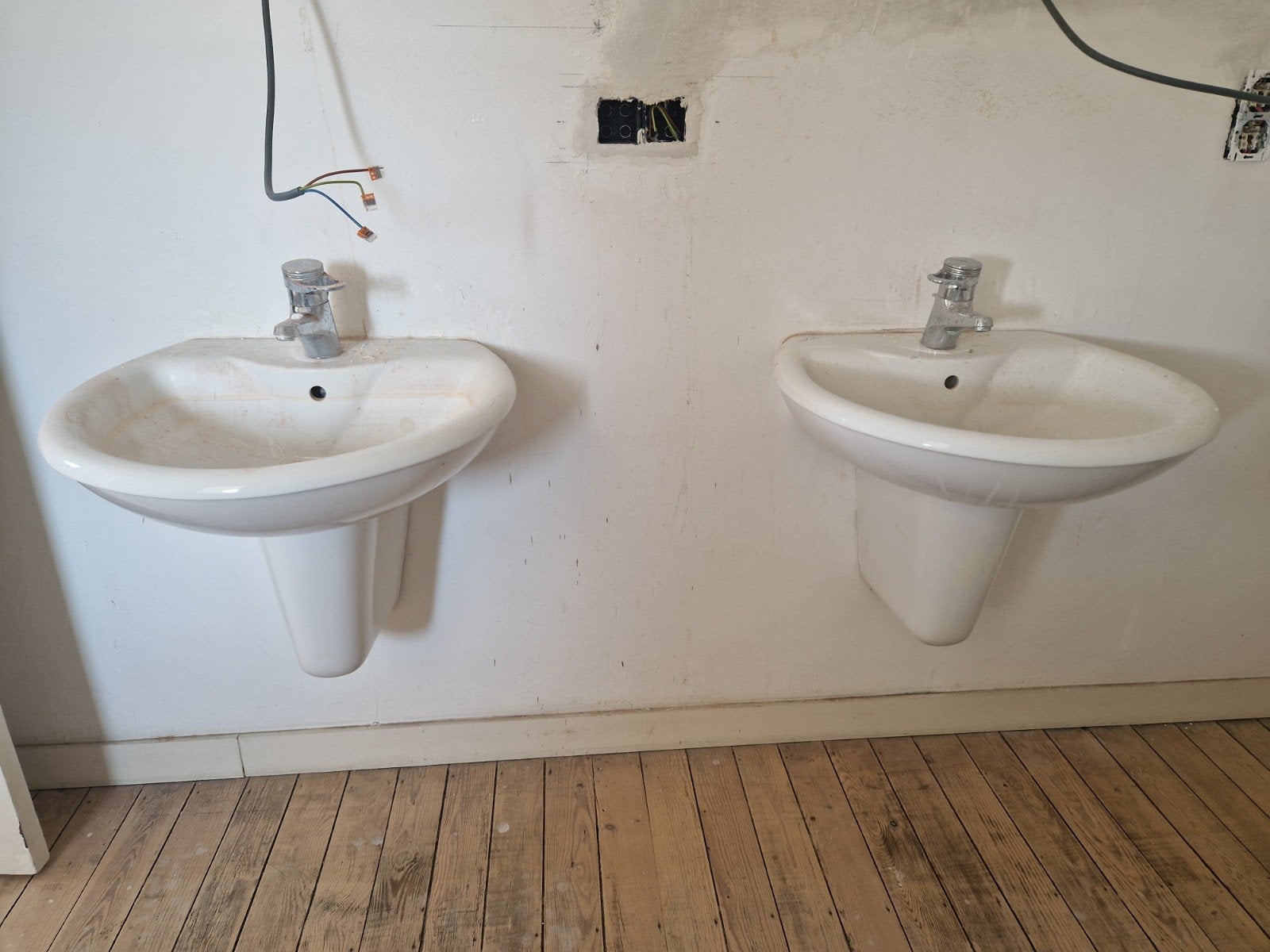 2 lavabo's met kraan, Ophalen, Gebruikt