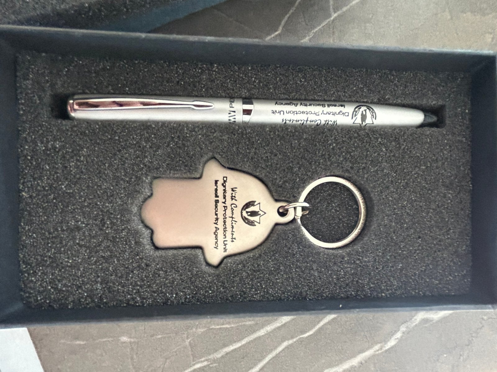 Porte-clés et stylo du service de protection israélien, Enlèvement, Neuf, Ville ou Campagne