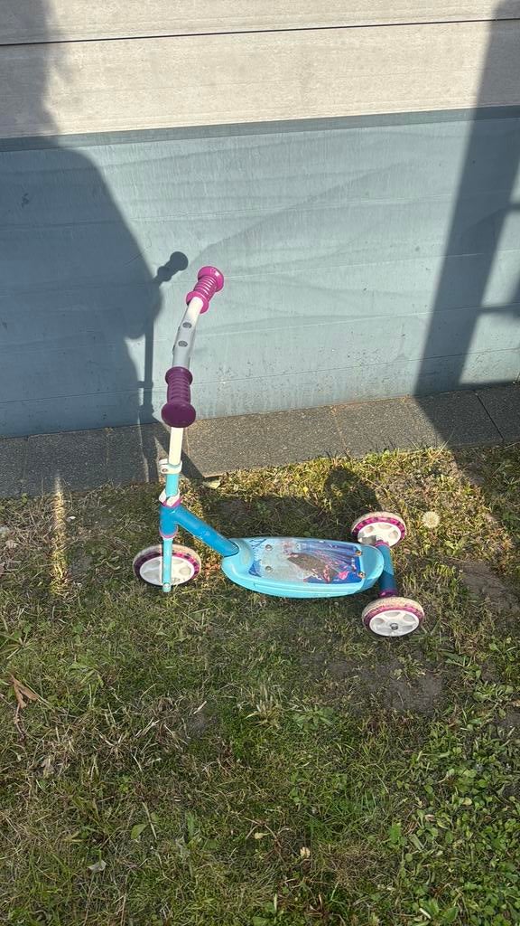Kleuterstep (driewieler) van frozen, Fietsen en Brommers, Ophalen, Gebruikt, Gewone step