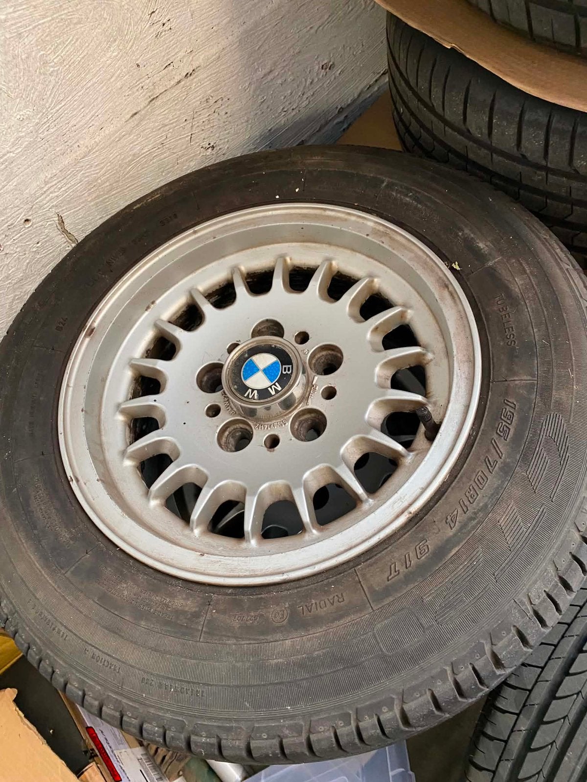 Bmw e28 kroonkurk velgen 5x120, Ophalen, Band(en)