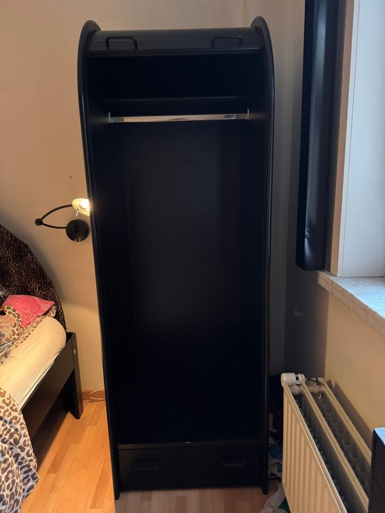 2 armoires noires avec système à roulettes. DESIGN, Autres essences de bois, Comme neuf, Enlèvement, Avec porte(s)
