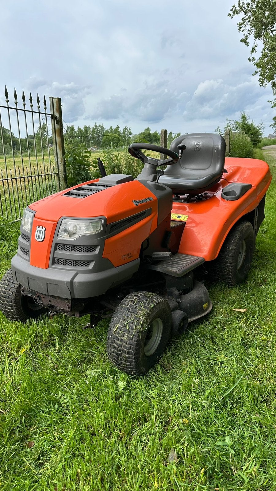 Husqvarna CTH151 - 2008 - Zeer goede staat, Jardin & Terrasse, Tondeuses autoportées, Utilisé, 90 à 120 cm, Démarrage électrique