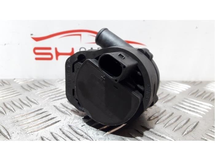 Pompe à eau supplémentaire d'un Mercedes CLA, 3 mois de garantie, Utilisé, -, -