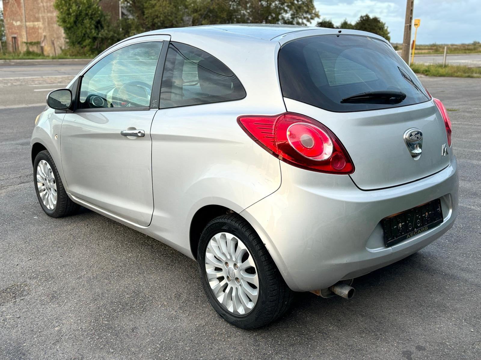 Ford ka 1200i airco 3 Eme vitesses ne va pas ?, Auto's, Ford, Voorwielaandrijving, Electronic Stability Program (ESP), Stof, 4 cilinders