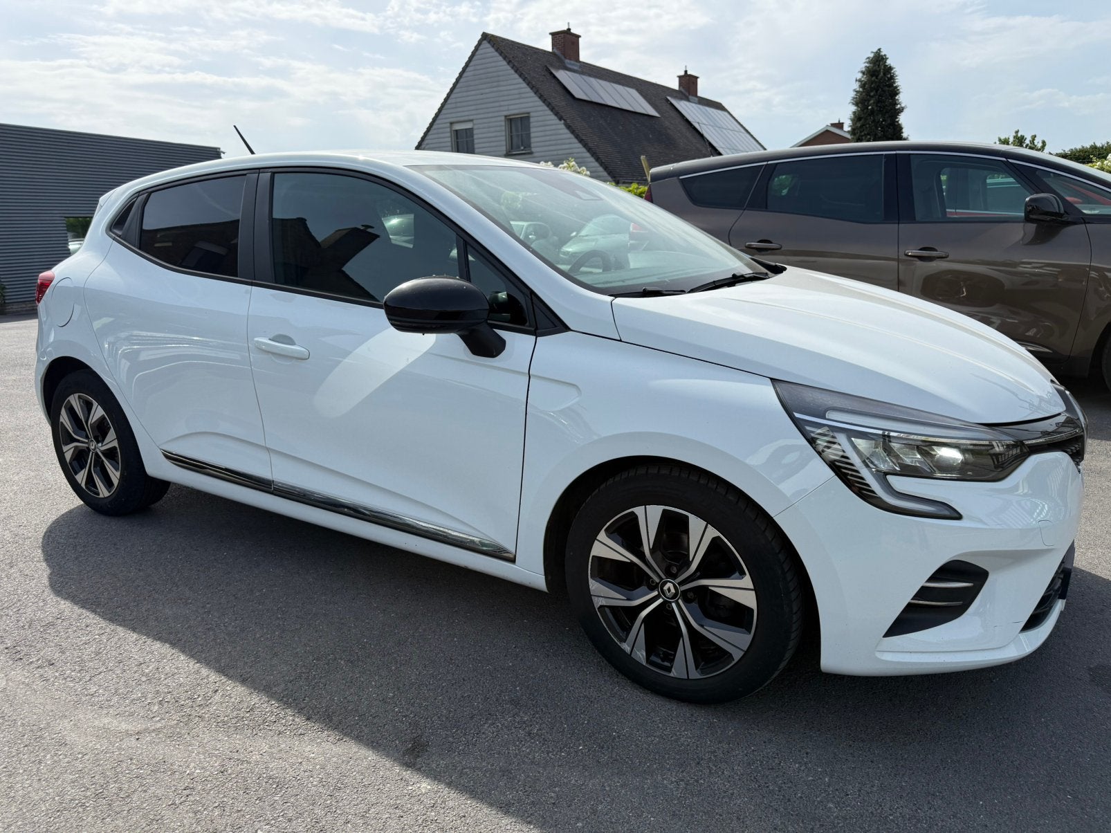 RENAULT CLIO 1.0i 2023 / CARPLAY / 9.083 netto + btw, Voorwielaandrijving, Stof, 67 kW, Parkeersensor