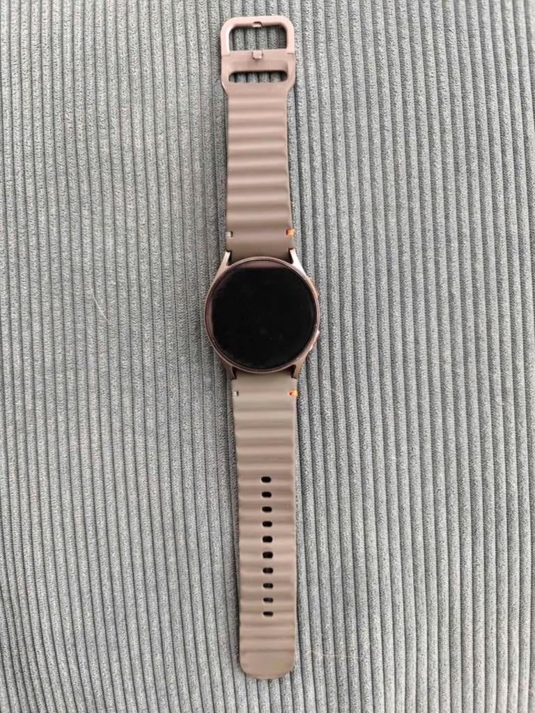 Galaxy watch 7 (41mm), Étanche, Gris, Enlèvement ou Envoi, Comme neuf