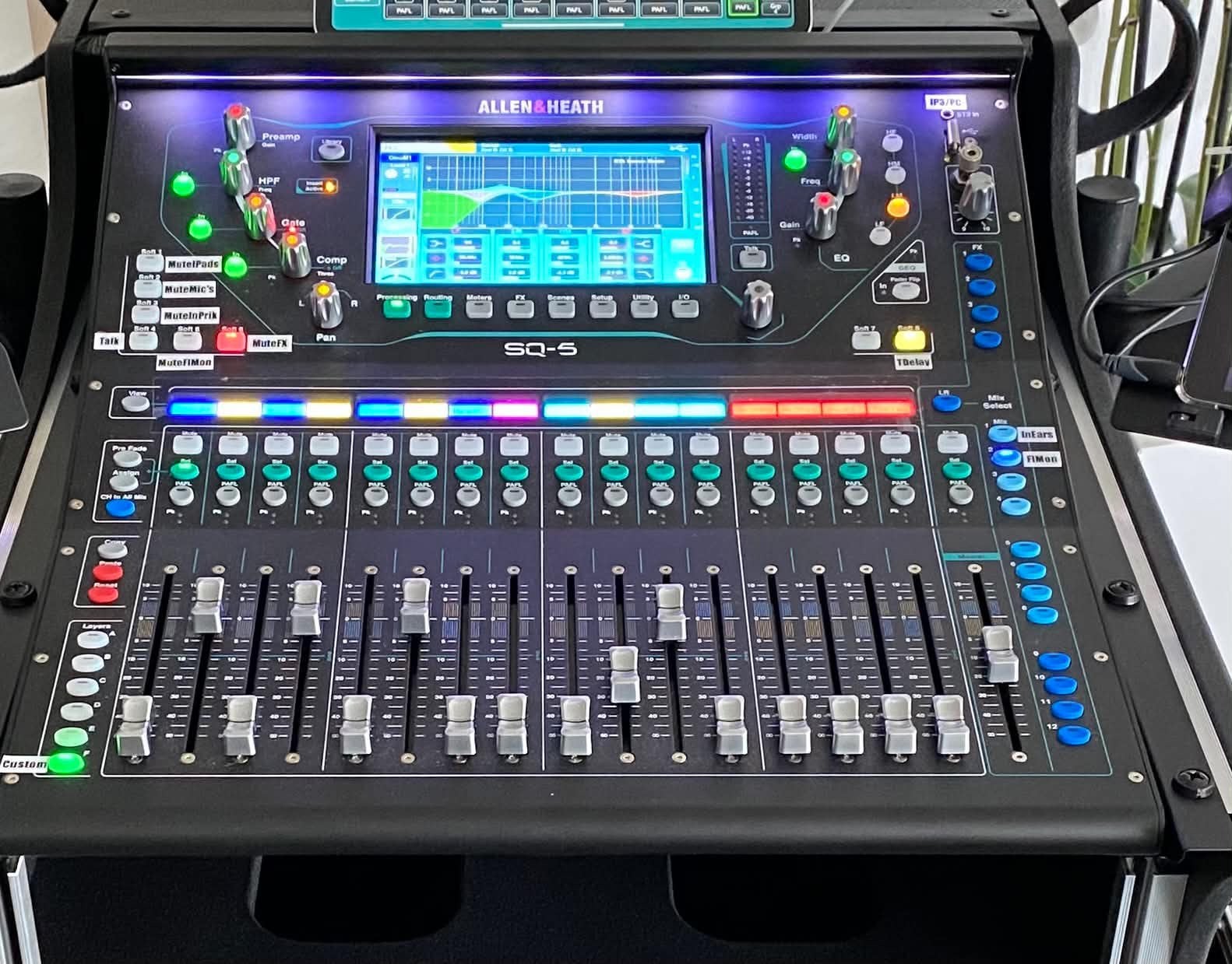 SQ5 Allen & Heath met plugins (add-ons) in sublieme staat., Ophalen, Zo goed als nieuw
