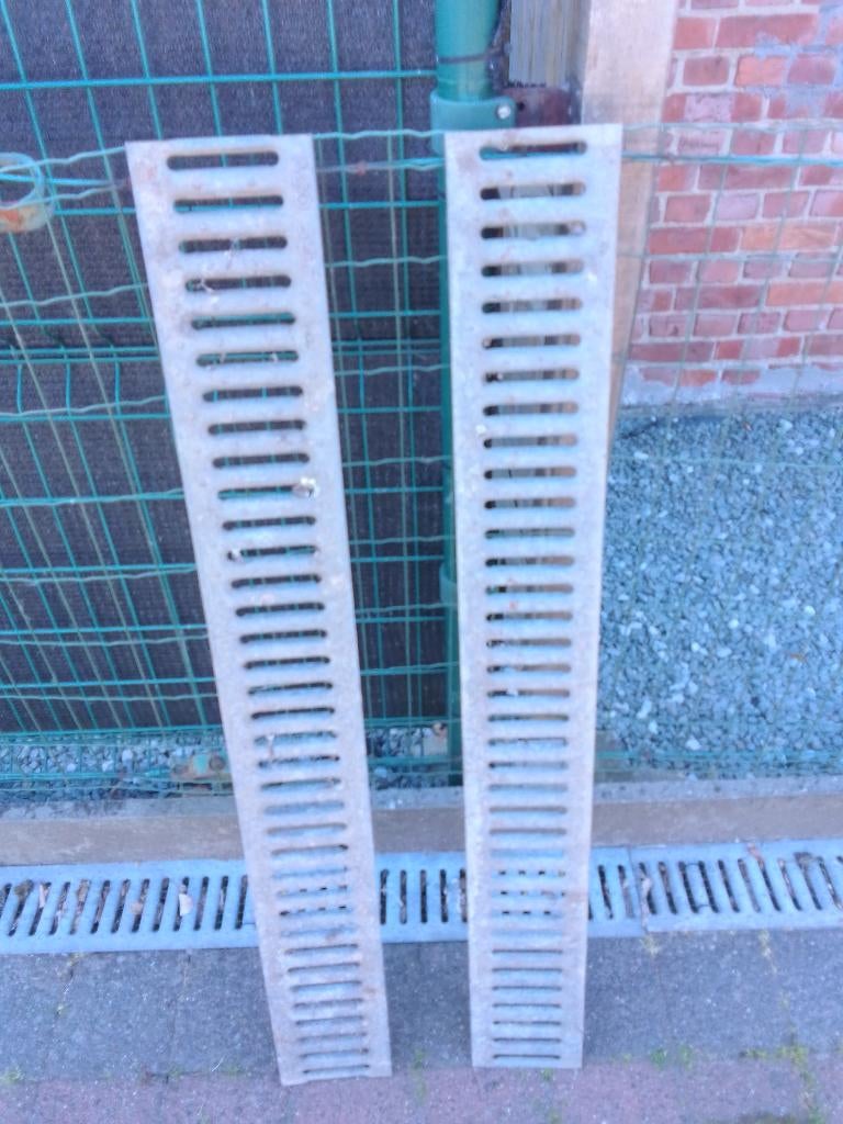 Roosters voor afvoergoot., Ophalen