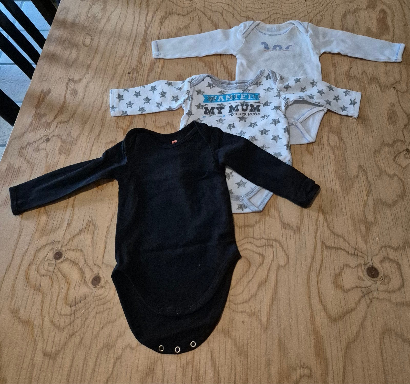 3 leuke rompers met lange mouw + 1 met korte - Maat 62/68, Nacht- of Onderkleding, Jongetje of Meisje, Ophalen of Verzenden, Zo goed als nieuw