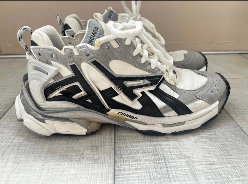 Balenciaga Runner Sneakers Maat 44, Kleding | Heren, Schoenen, Zo goed als nieuw, Sneakers, Wit, Verzenden
