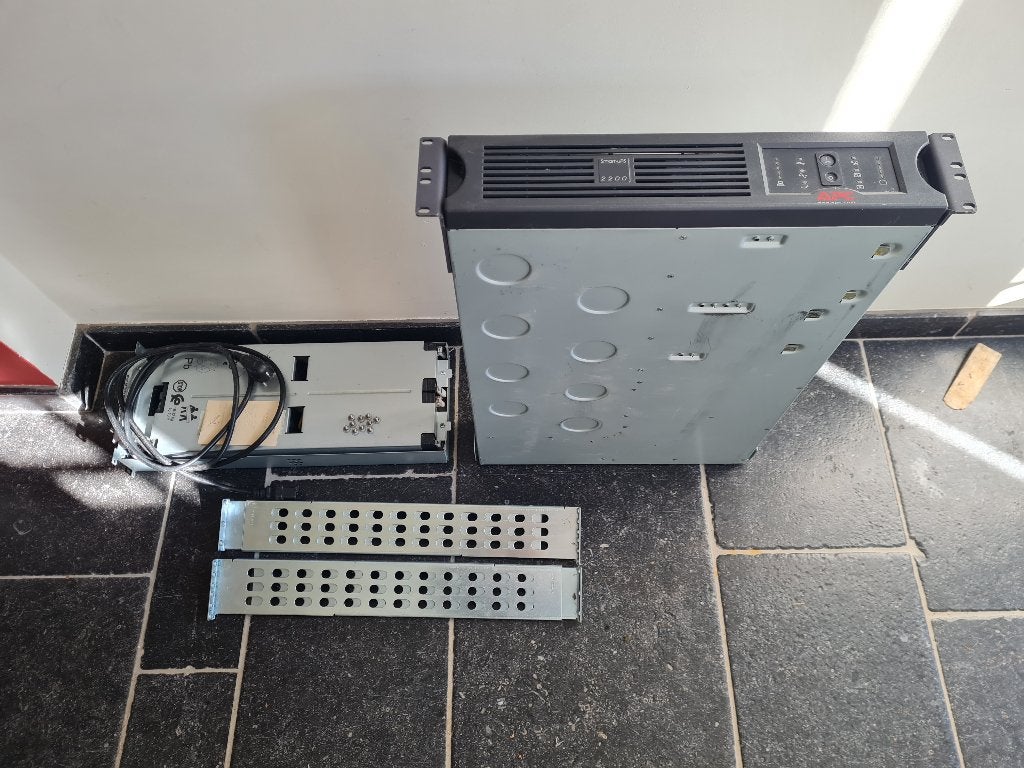 Onduleur APC SmartUPS 2200, Computers en Software, Ophalen, Gebruikt