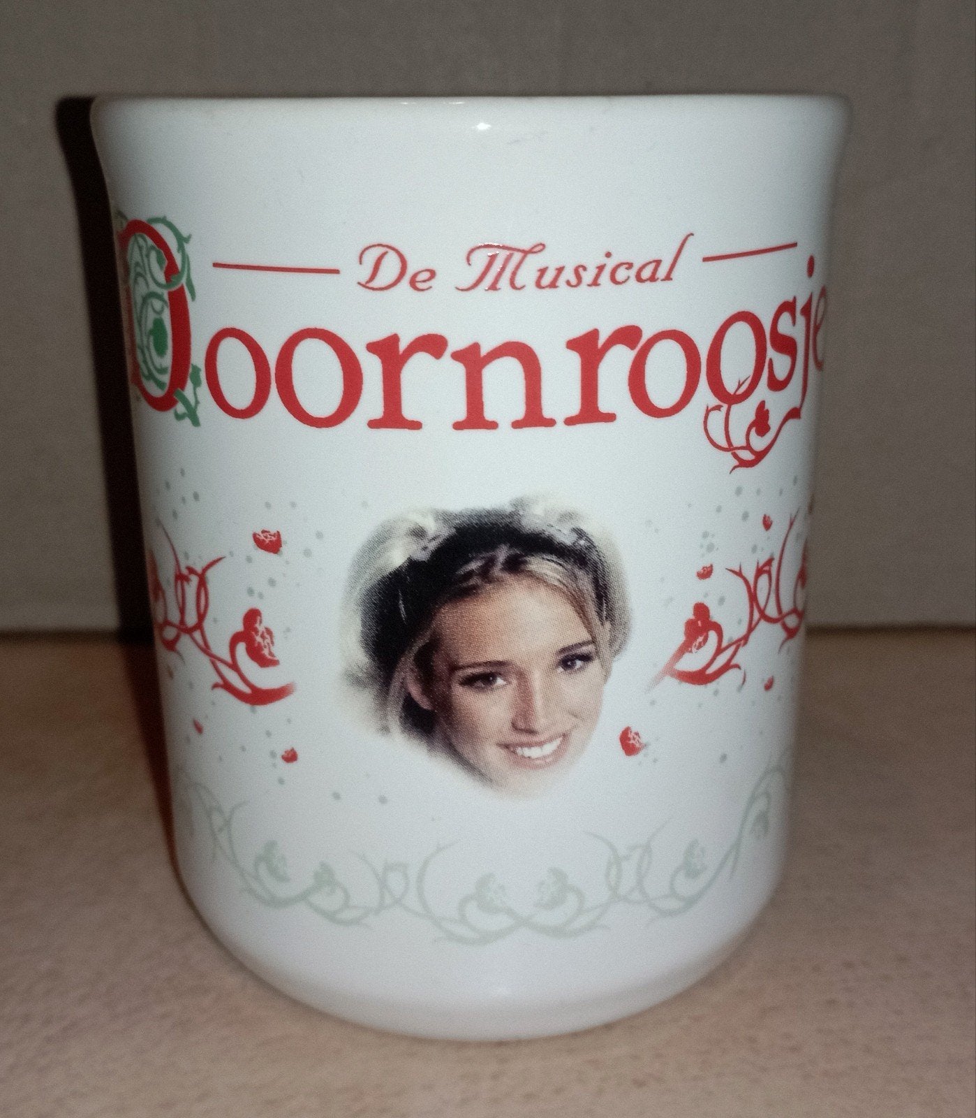 🎭 Vintage "Doornroosje – De Musical" mok | Studio 100 🎭, Verzamelen, Ophalen of Verzenden, Zo goed als nieuw, Gebruiksvoorwerp