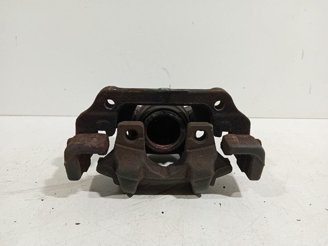 Remklauw links voor BMW 1 serie, Onderdelen@venauto.nl, Van der Ven Autorecycling B.V., Ettenseweg 76, 4706 PB Roosendaal, The Netherlands