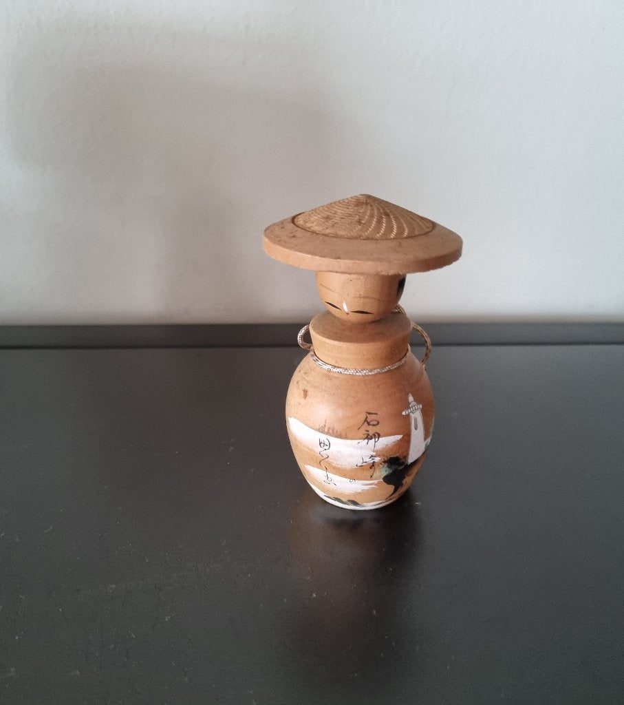 Joli kokeshi à tête pompée Omiyage, Antiquités & Art, Art | Art non-occidental, Poupée, Japon, Bois, Multicolore, Peint, Fait main