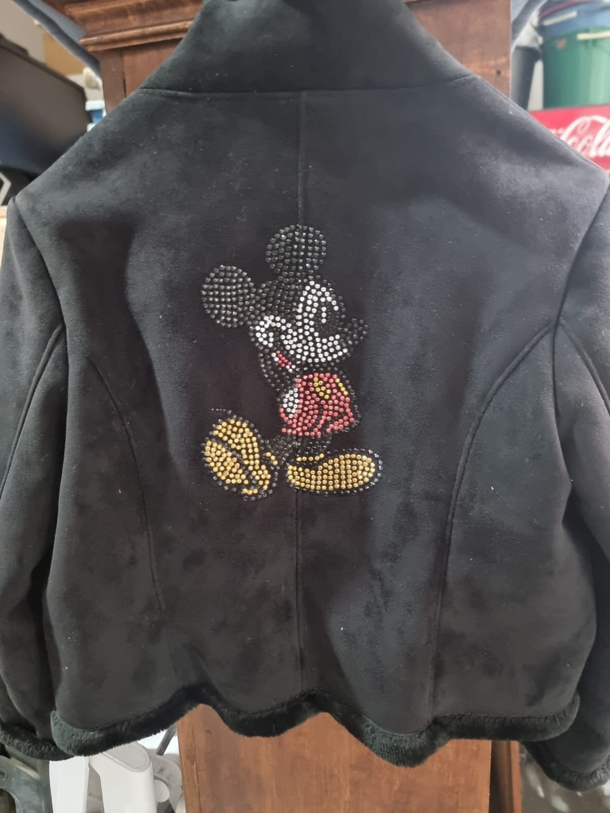 Disney zwarte suèdelook jas van Mickey Mouse met strass stee, Verzamelen, Ophalen, Disney, Mickey Mouse