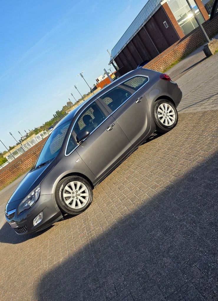 Opel Astra Sports Tourer, Autos, Opel, Euro 5, Achat, Bluetooth, Carnet d'entretien