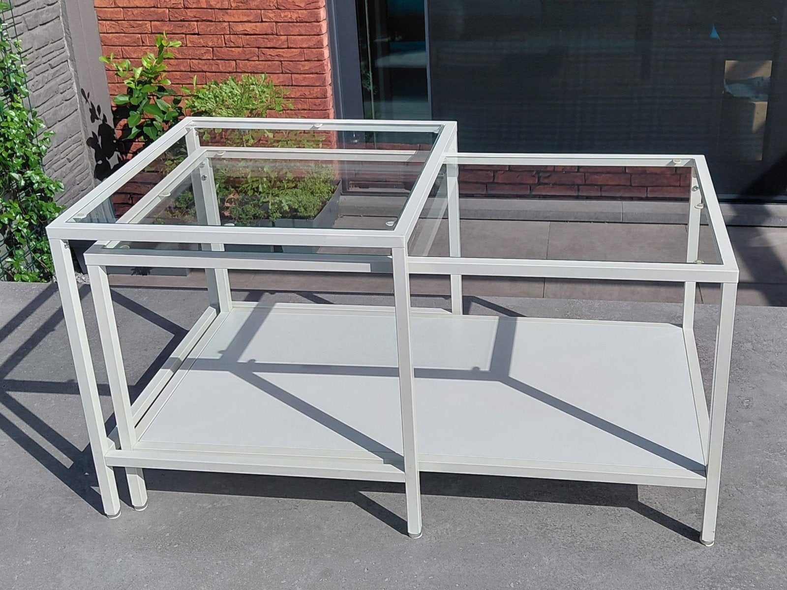 Ikea VITTSJÖ Bijzettafel, set van 2, wit met glas, 25 à 50 cm, Verre, 50 à 100 cm, Enlèvement