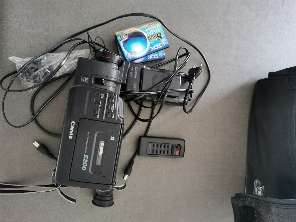 Canon E200 VHS camera, TV, Hi-fi & Vidéo, Appareils photo analogiques, Enlèvement, Canon