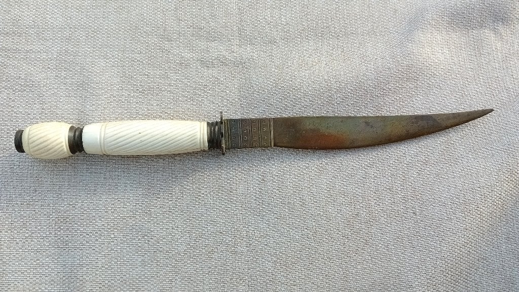 Couteau ancien en corne et cuivre., Collections, Enlèvement ou Envoi, Armée de terre, Couteau ou Poignard
